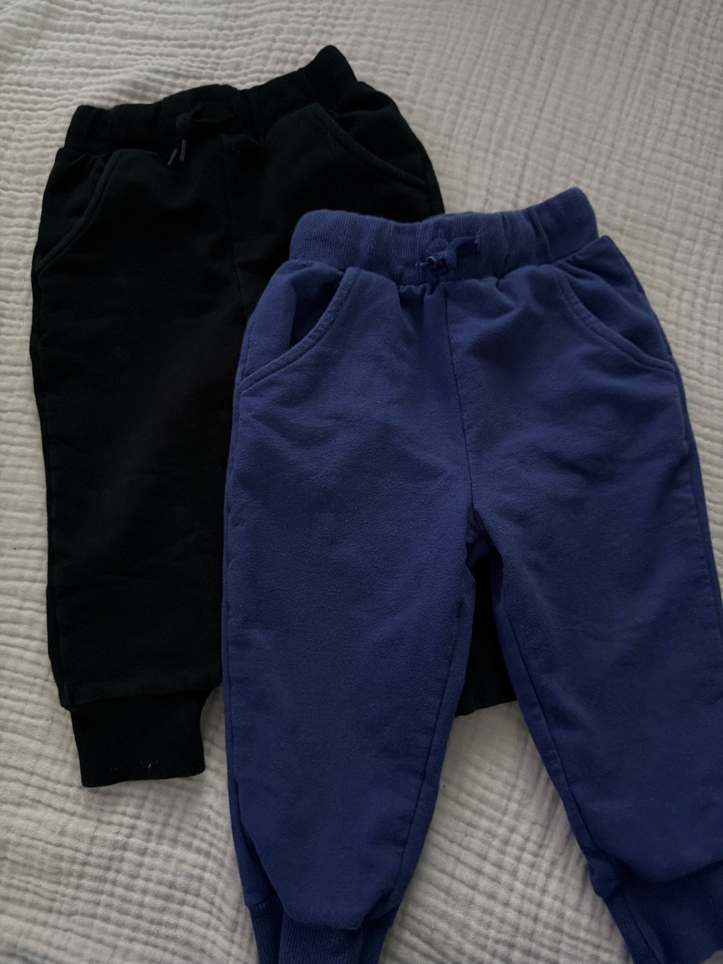 Lot joggings tag 24 mois