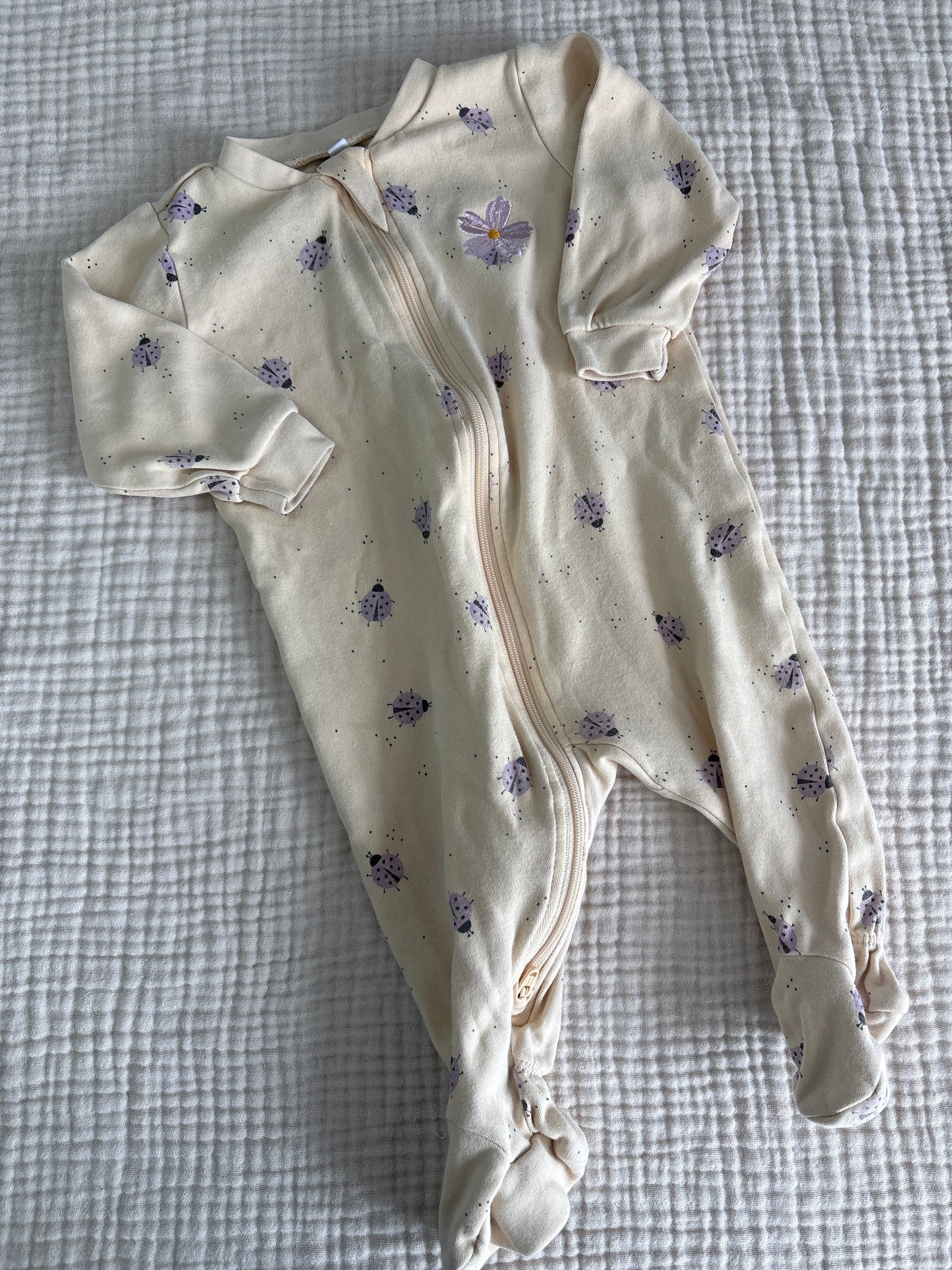 Pyjama Pekkle 6 mois taché au col