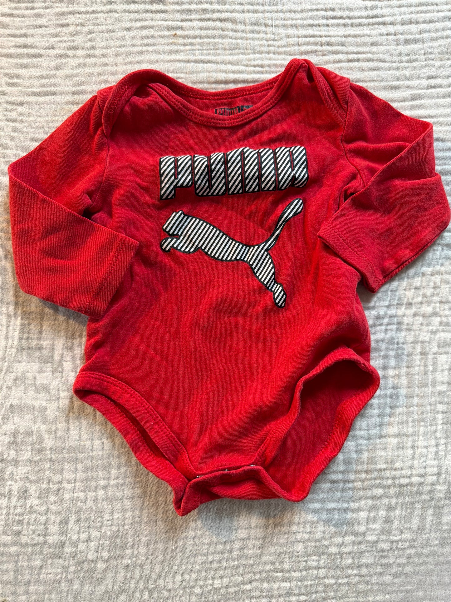 Cache couche puma 6-9 mois