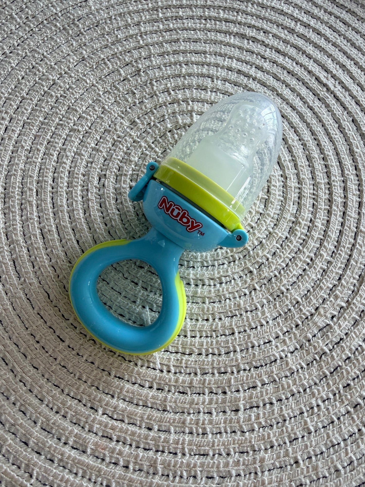 Tétine alimentaire nuby