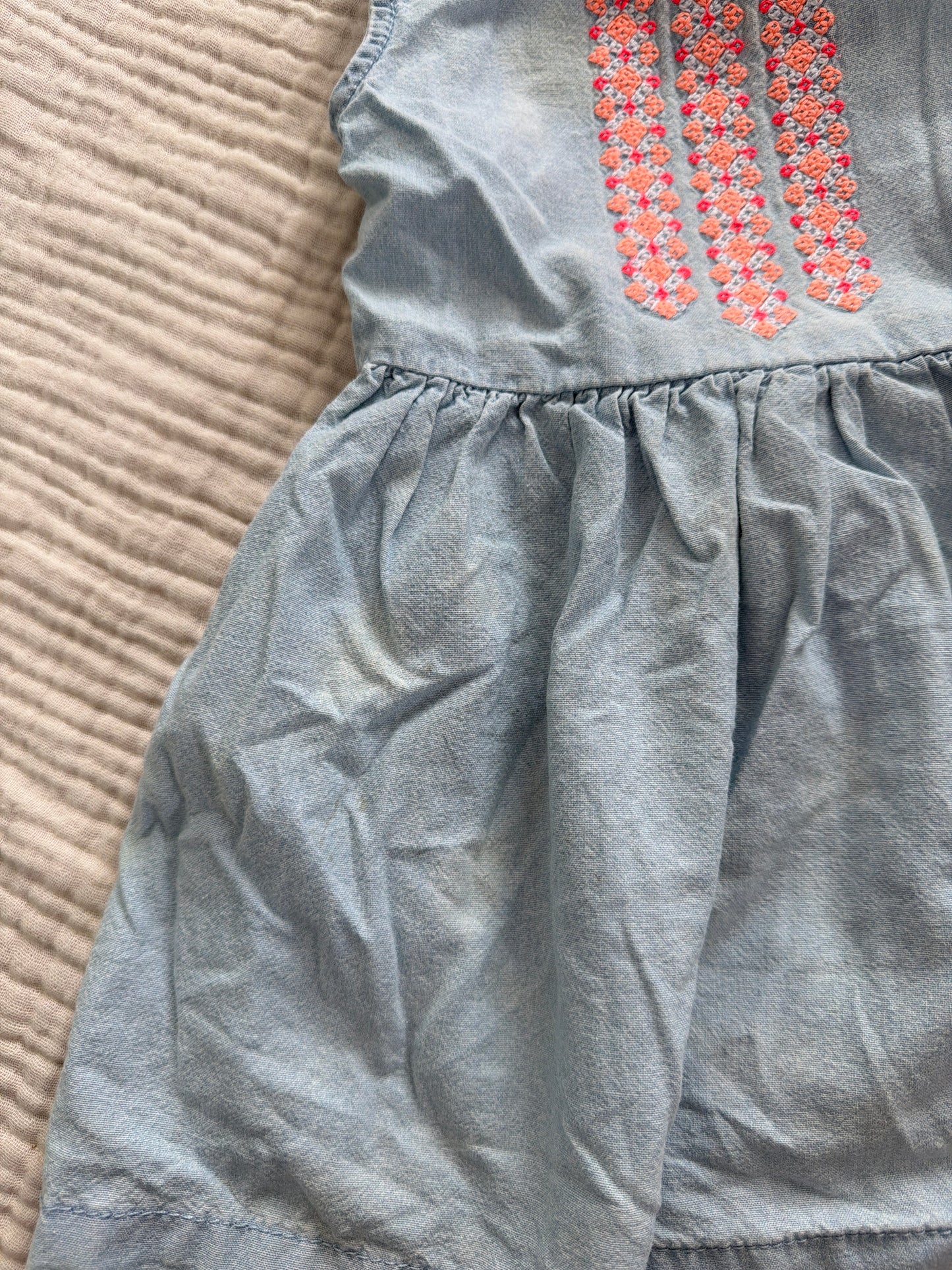 Robe oshkosh 12 mois (imparfait)
