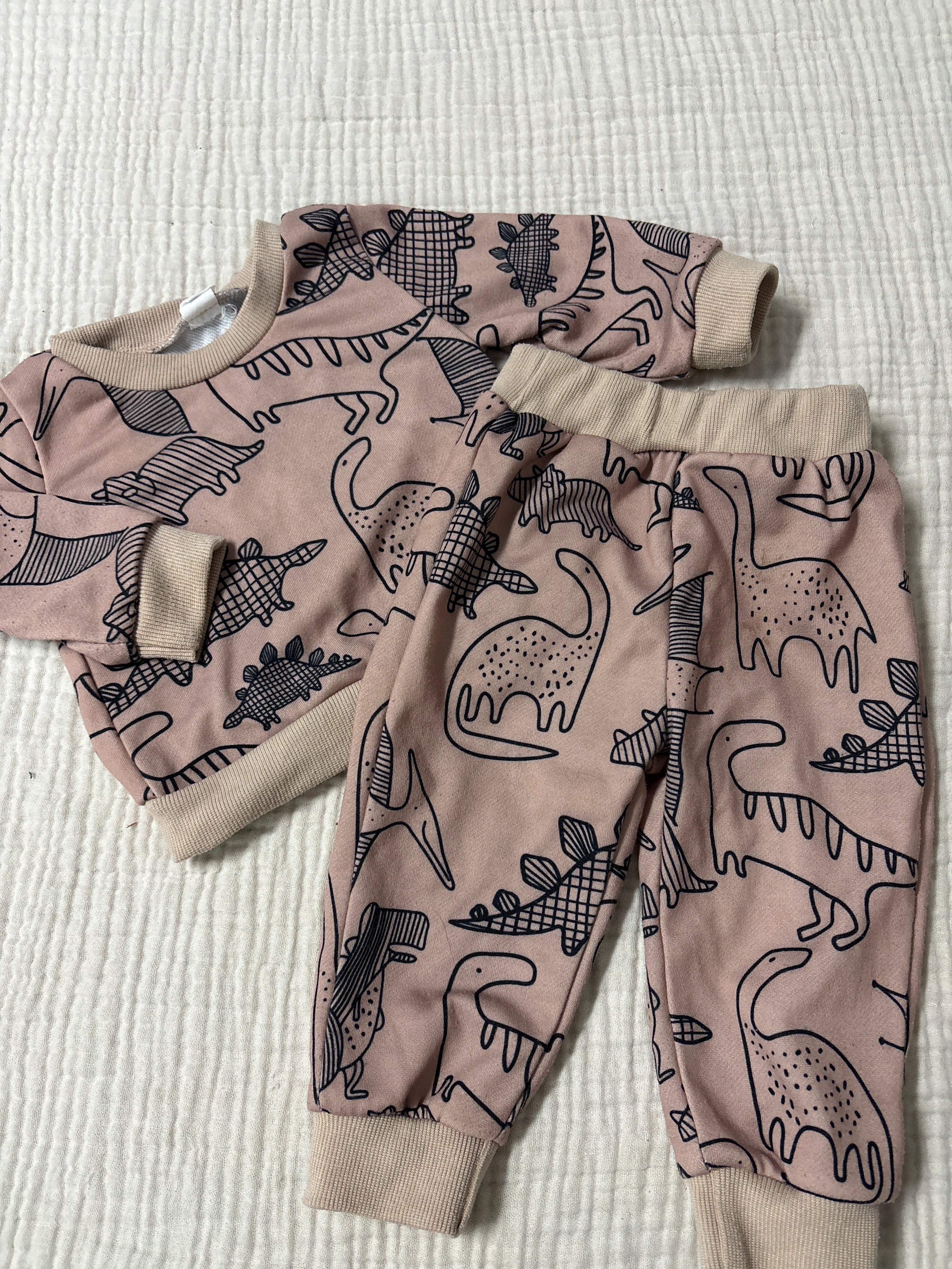 Ensemble shein 6-9 mois (imparfait) voir photo