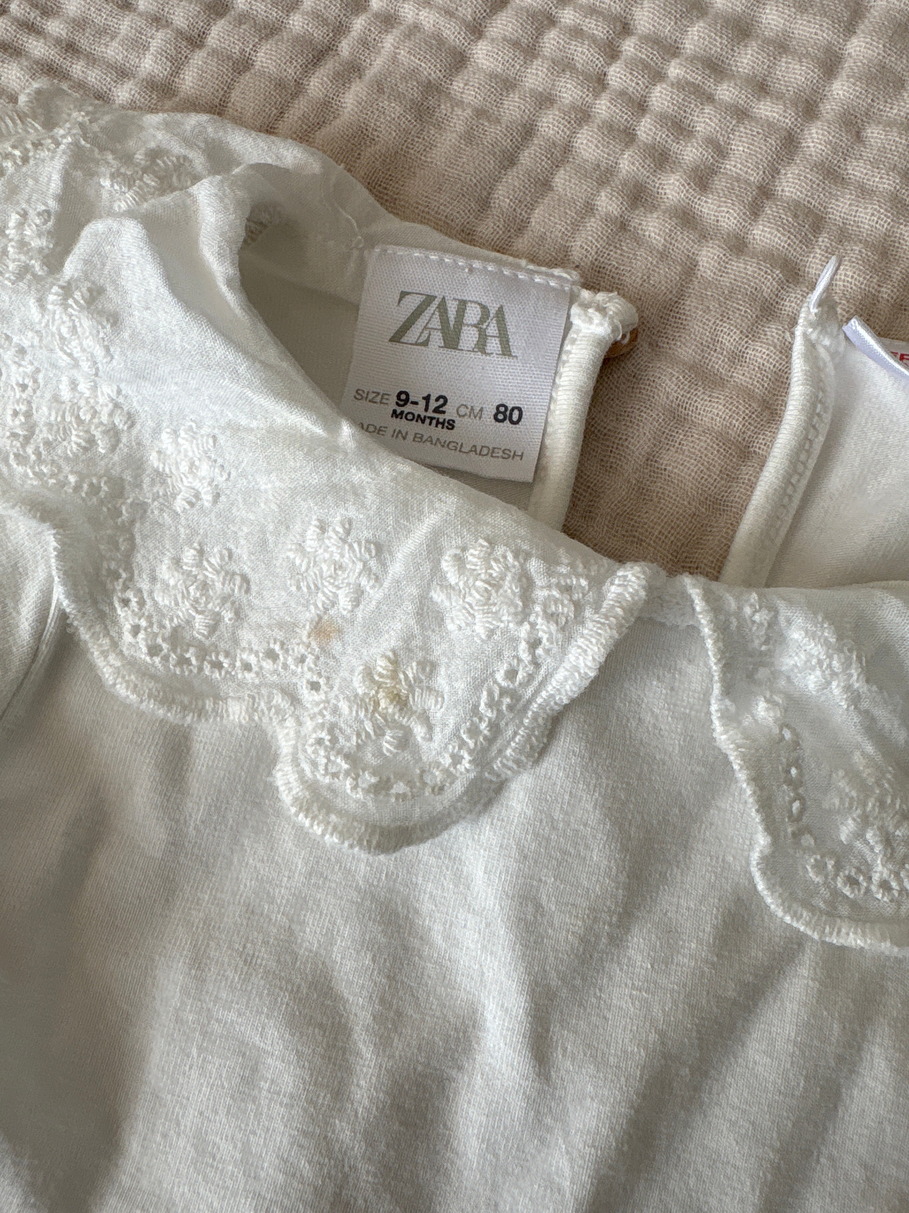 Cache couche Zara 9-12 mois (imparfait) voir photo