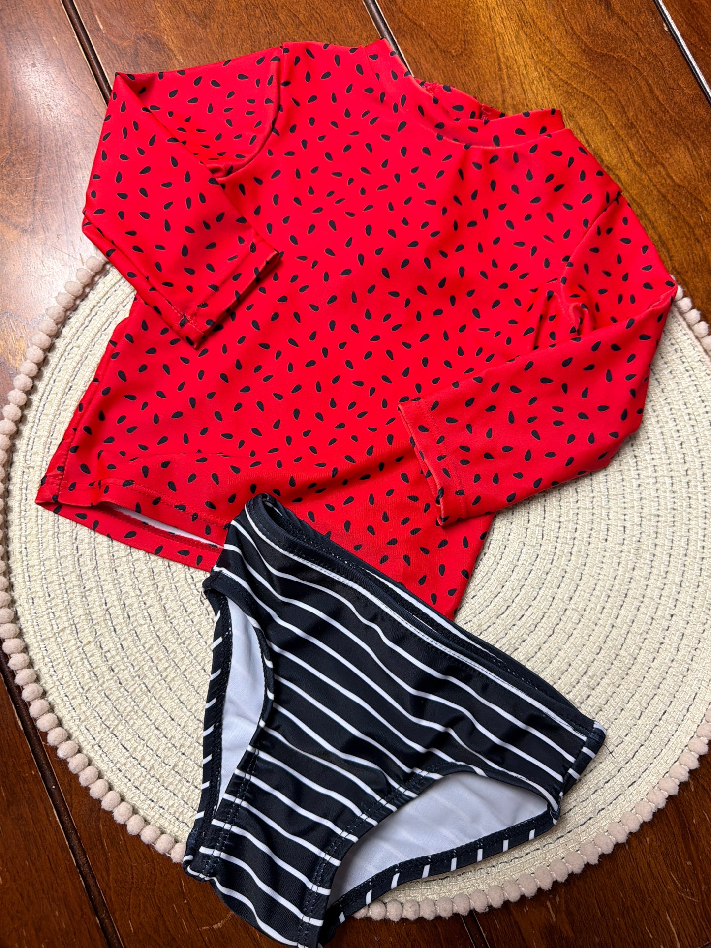 Maillot de bain surface 6 mois avec chapeau