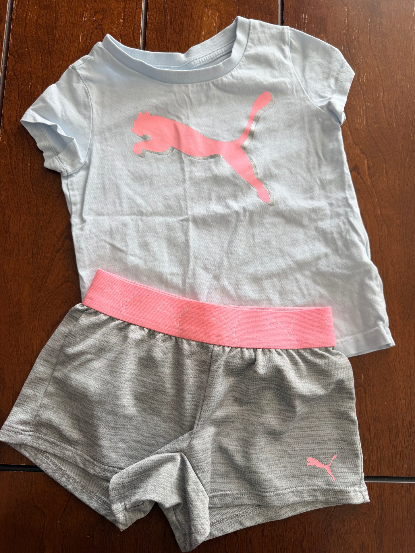 Ensemble puma 4 ans (légère imperfection)