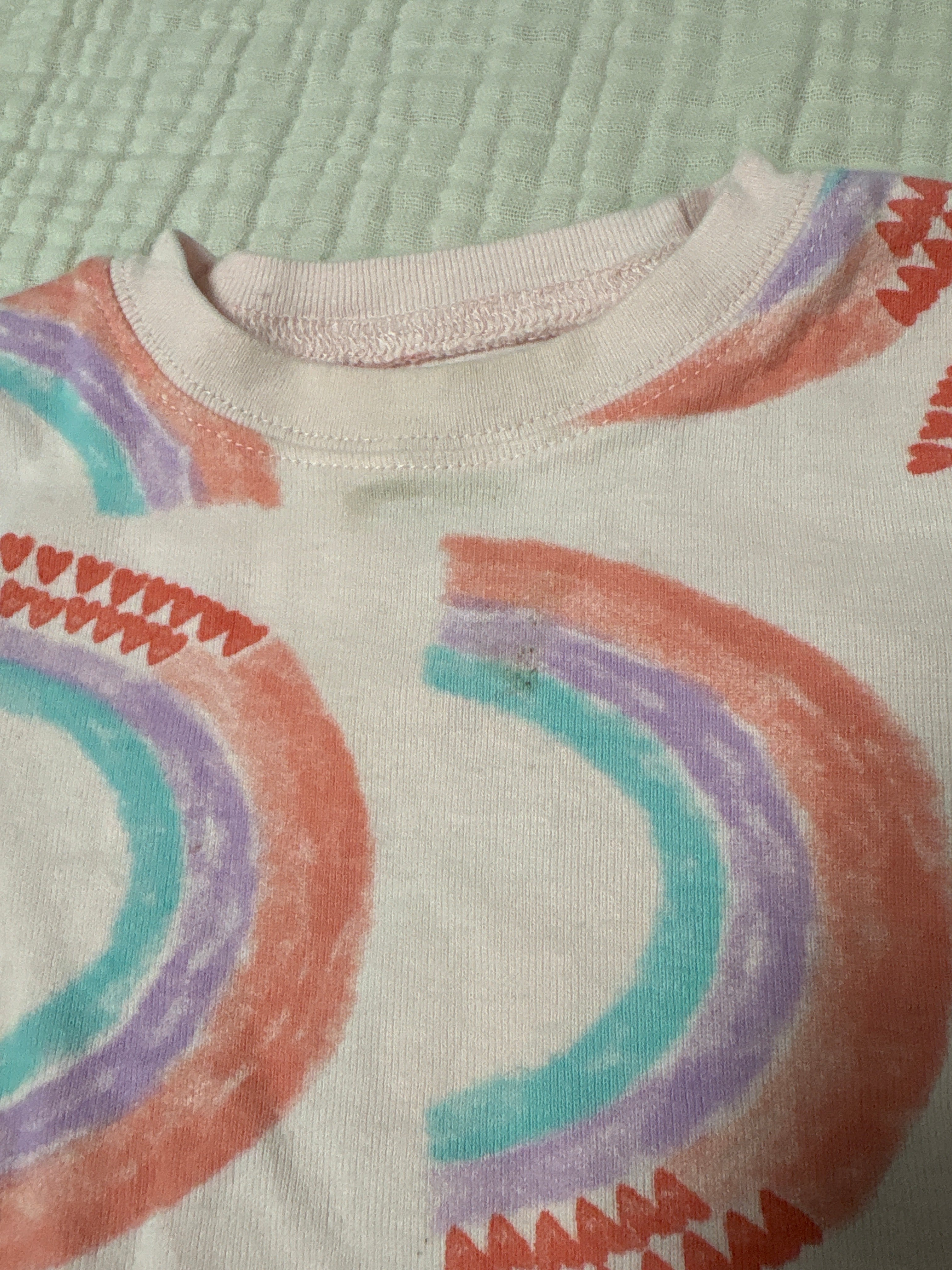 Pyjama carter’s 6-9 mois  (imparfait) voir photo