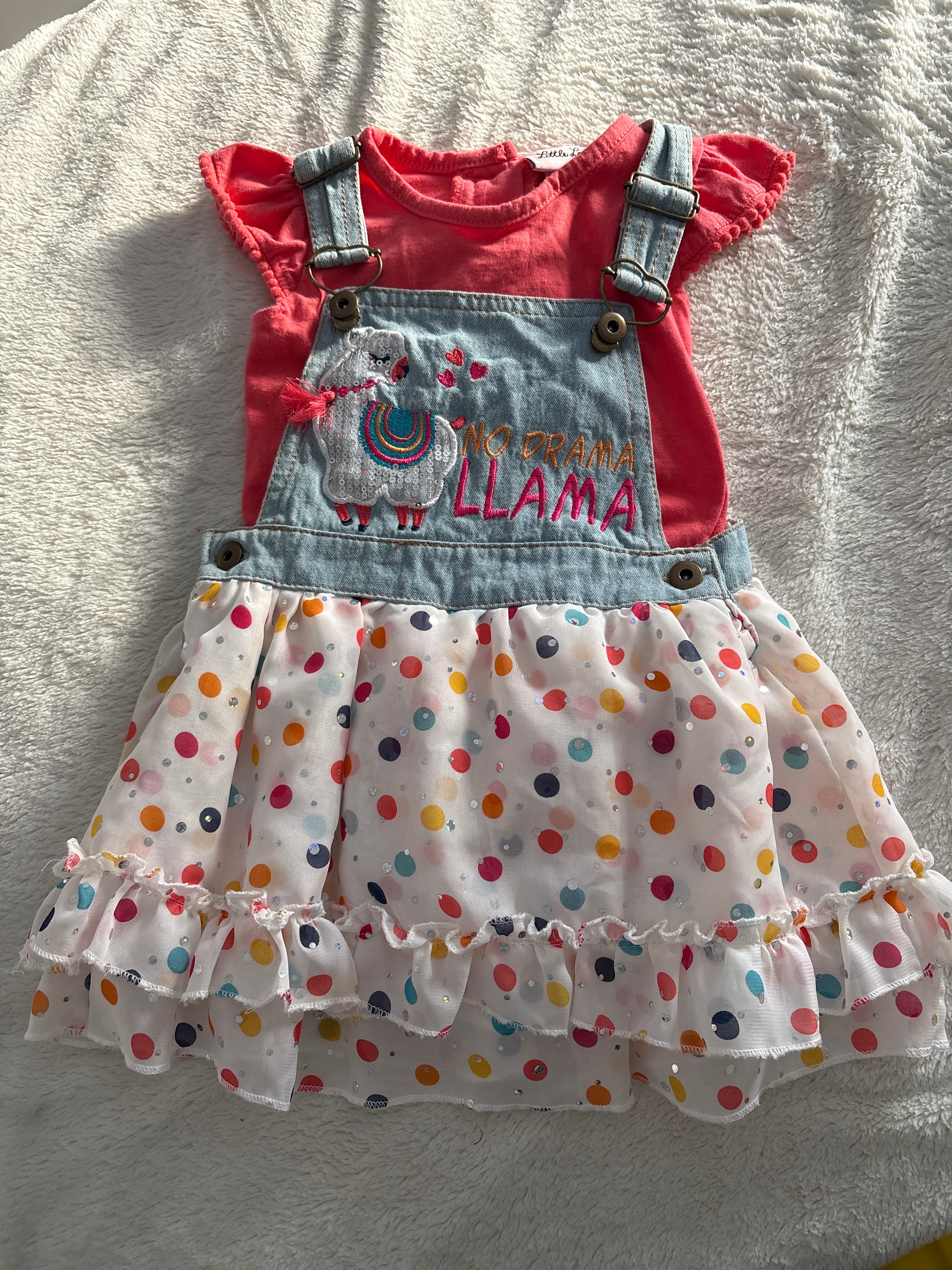 Ensemble cache couche & robe salopette 18 mois