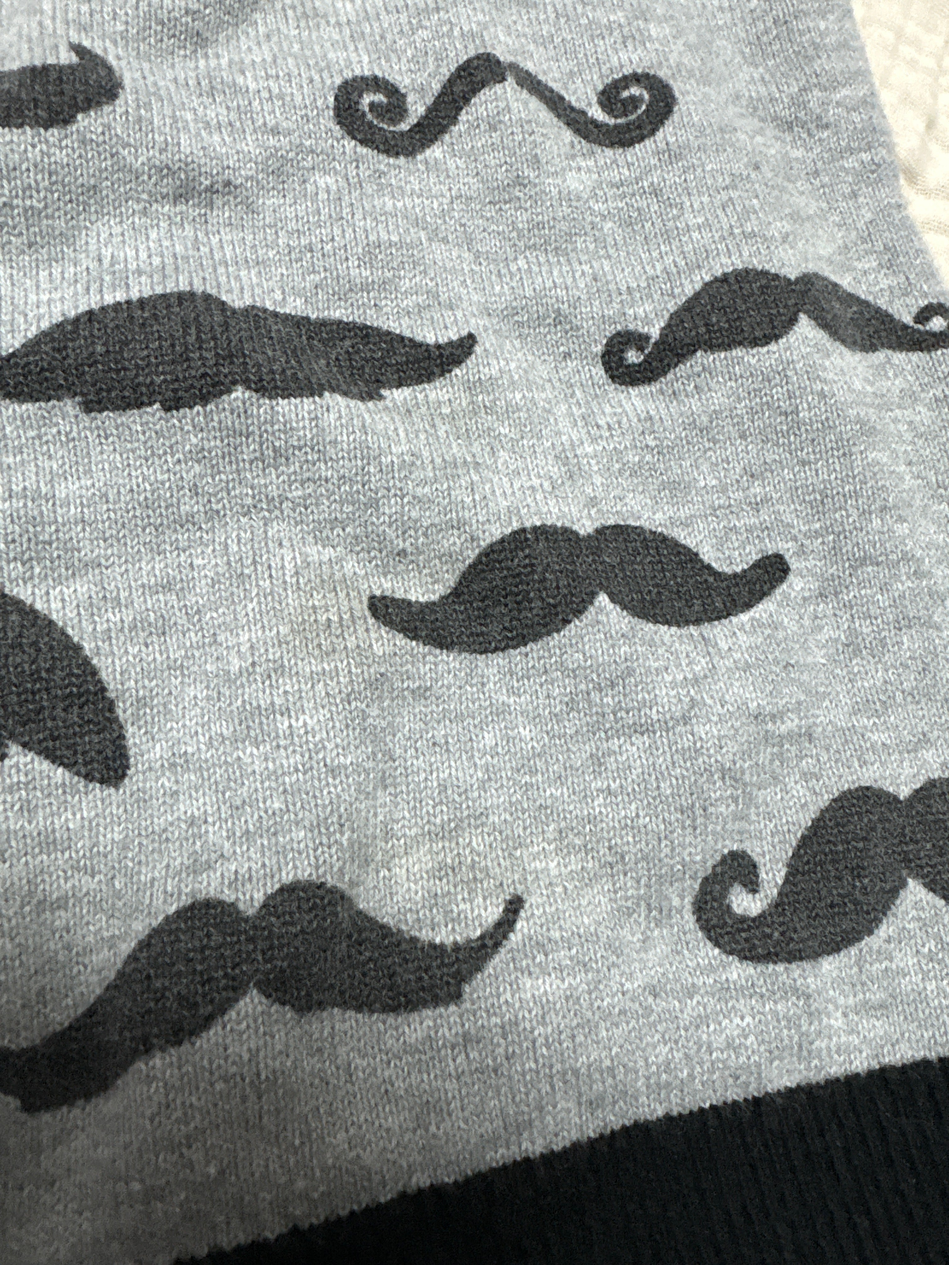 Chandail manche longue H&M 12-18 mois (imparfait) voir photo