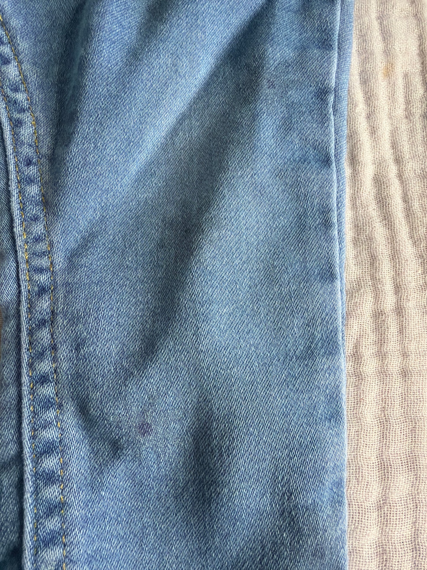 Jeans 6-9 mois avec motif de fleur