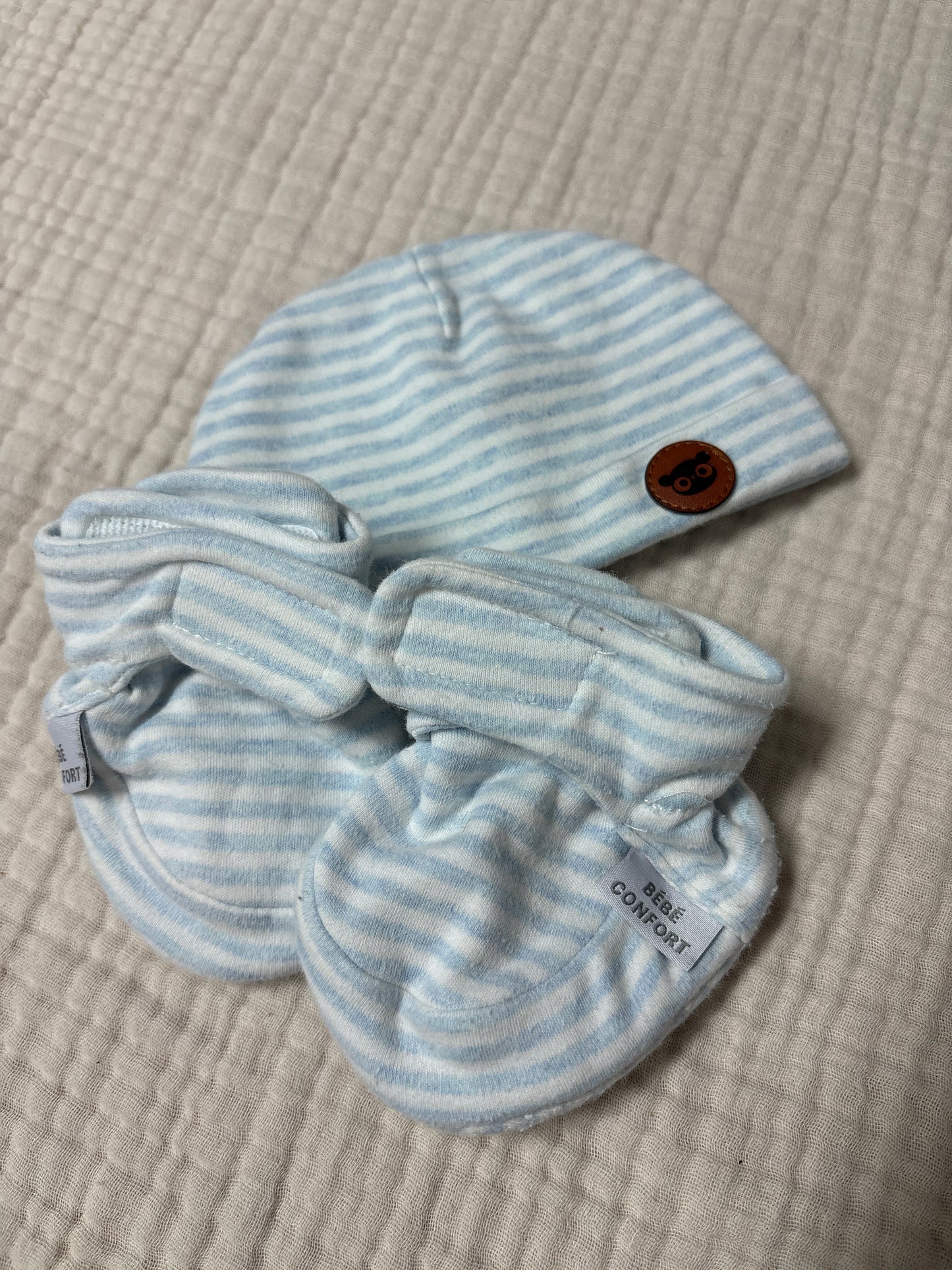 Chapeau et pantoufles bébé confort