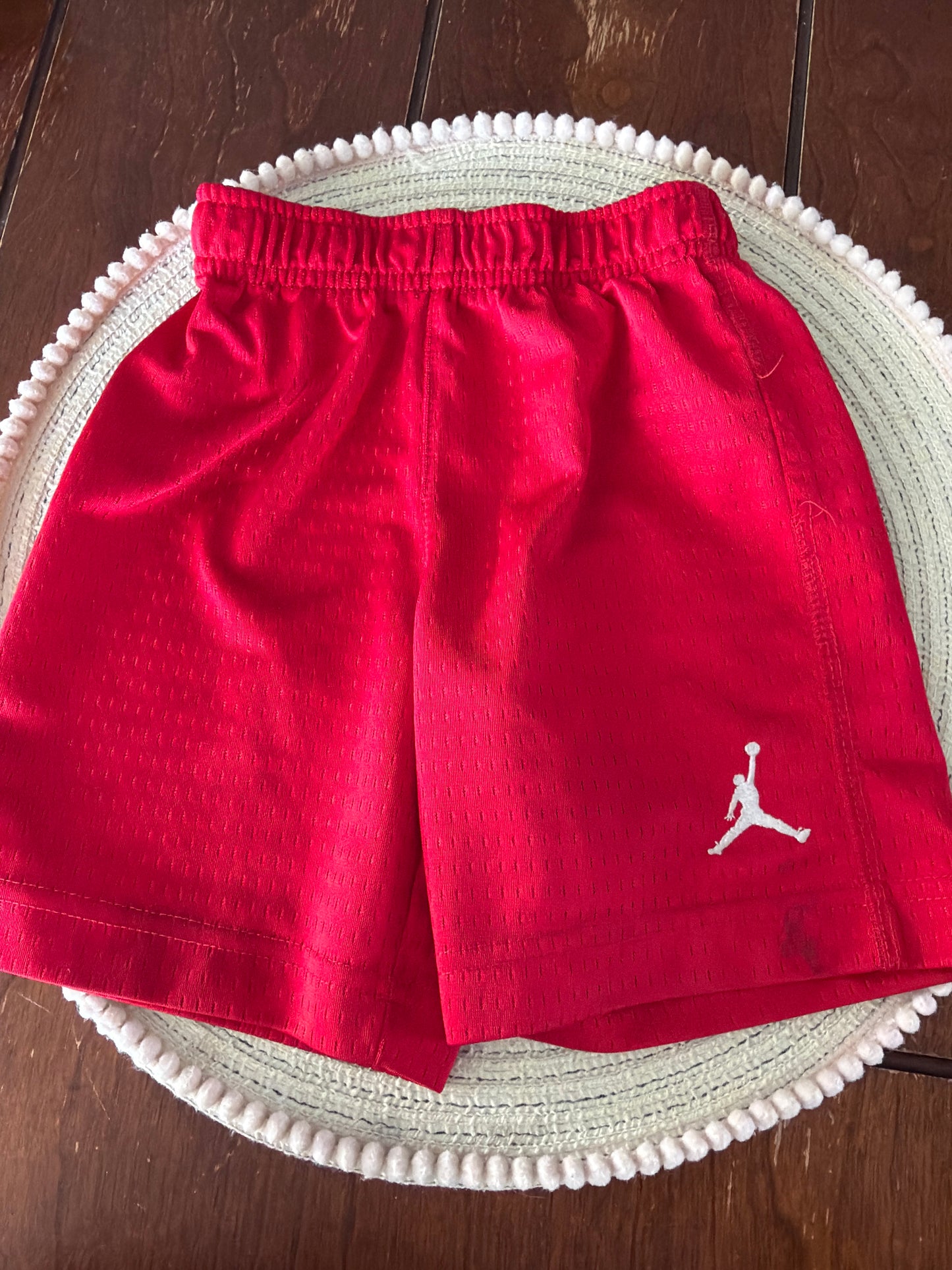 Short Jordan 2 ans légère tache