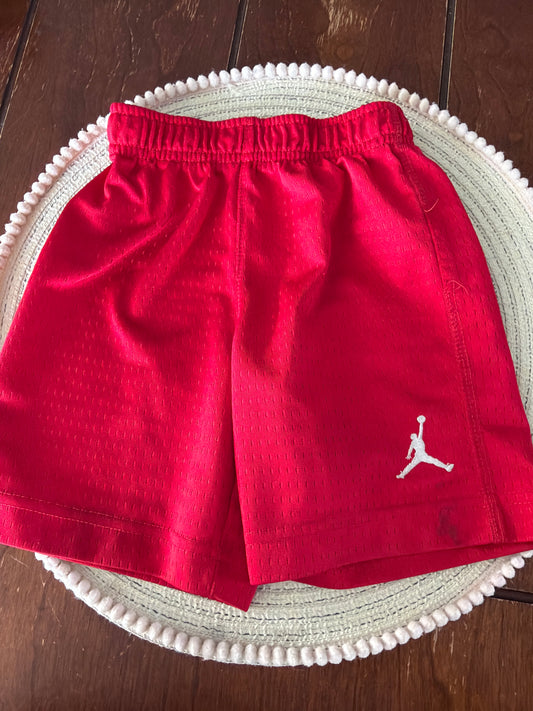 Short Jordan 2 ans légère tache