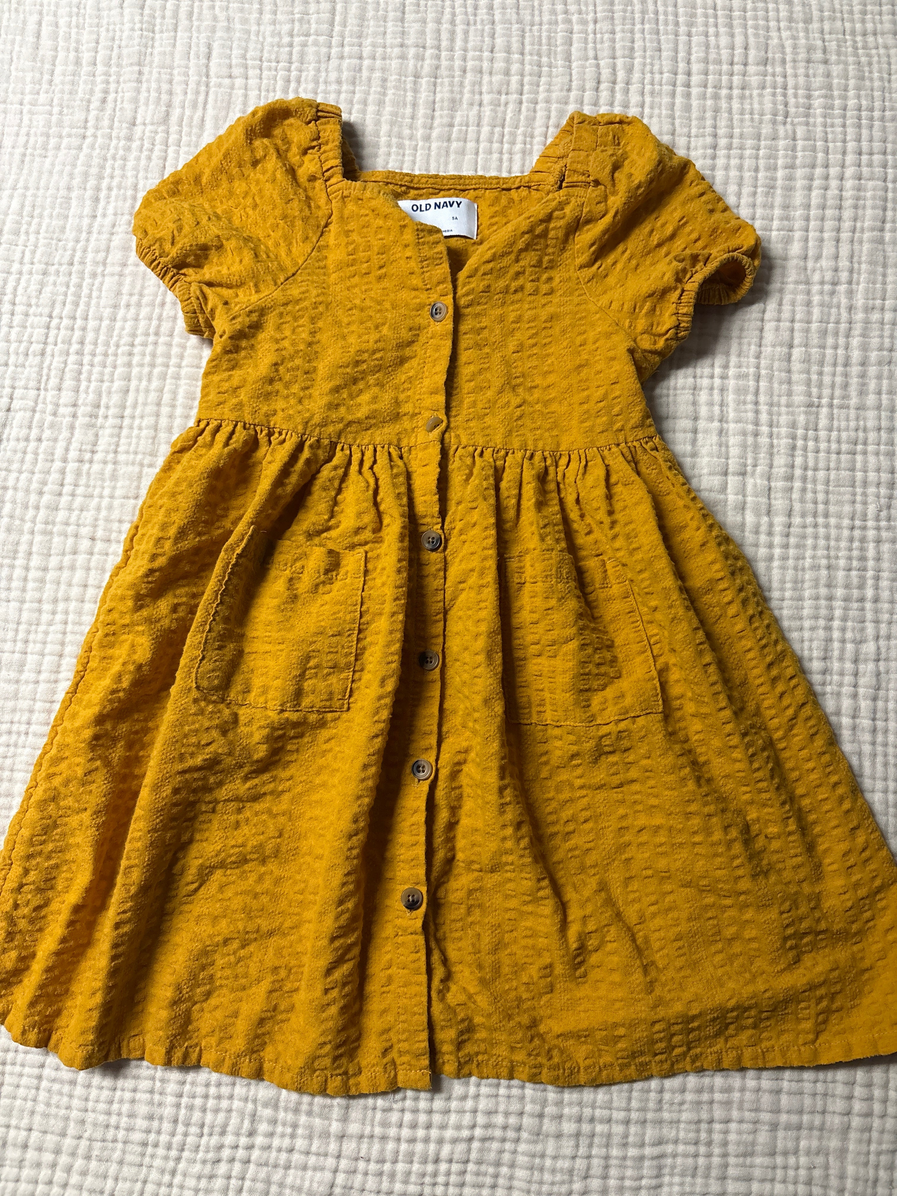 Robe Old Navy 5T (bouton à changer