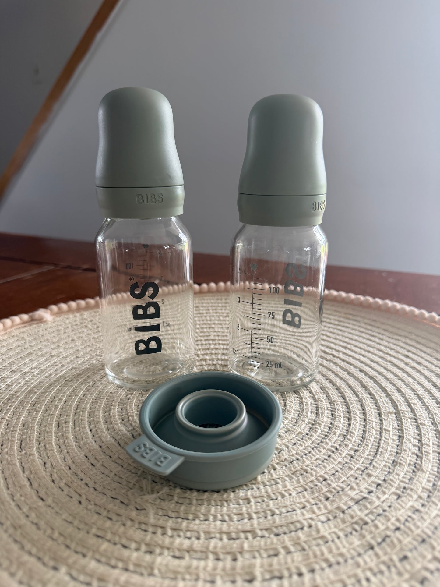 Biberons bibs en vitre 4oz avec une tétine et un entonnoir pour la poudre